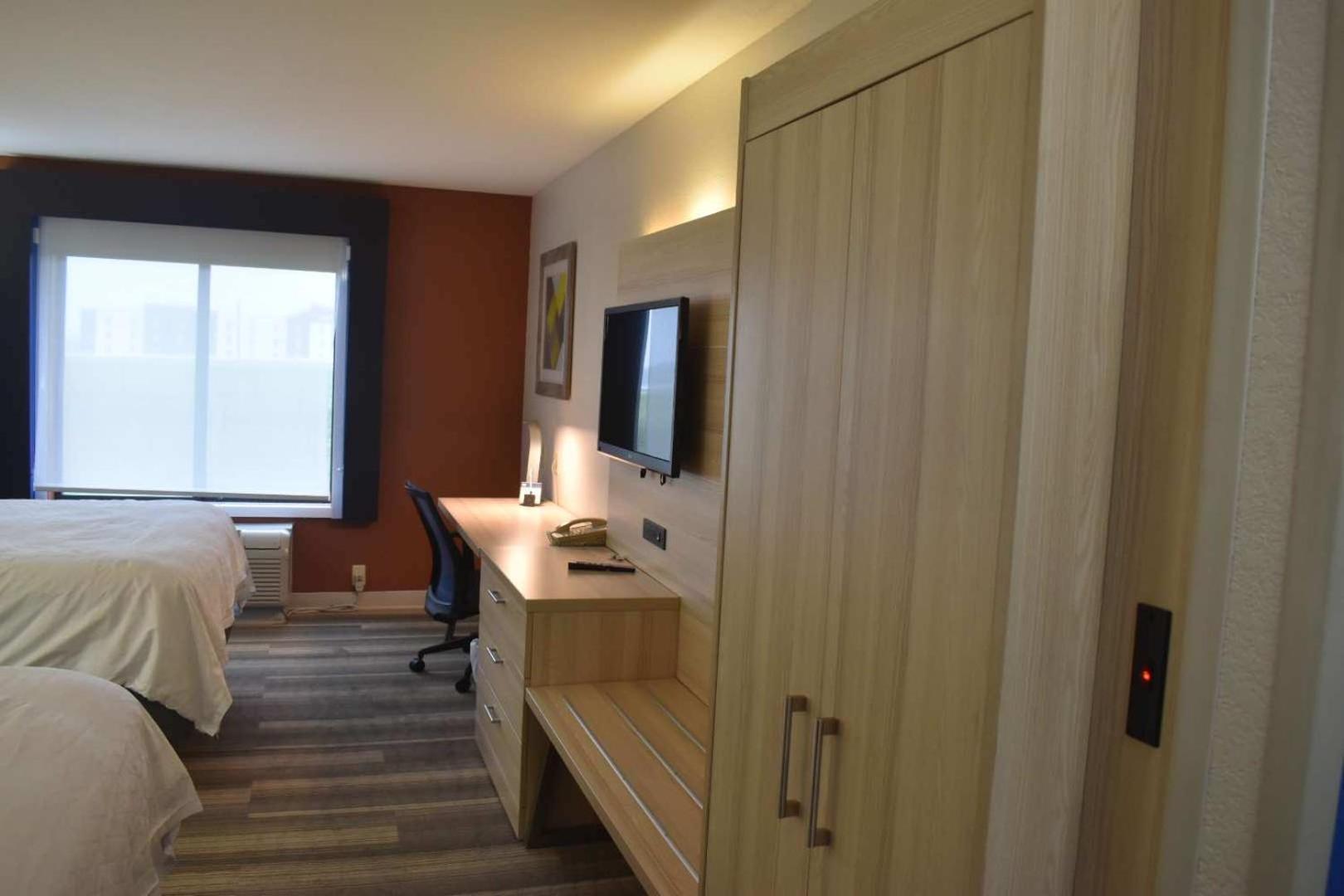 Holiday Express & By Ihg Hotel 2*
